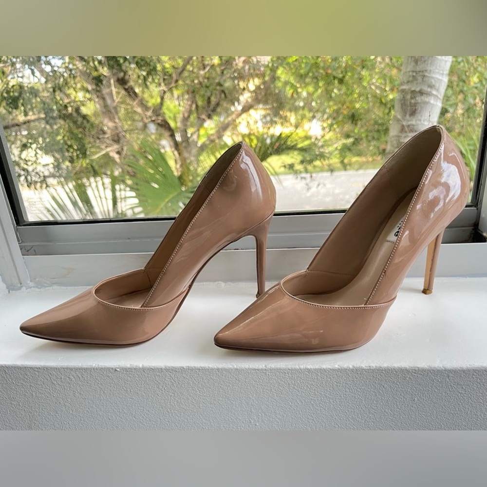 Elegant sexy Tan Leather Heels.